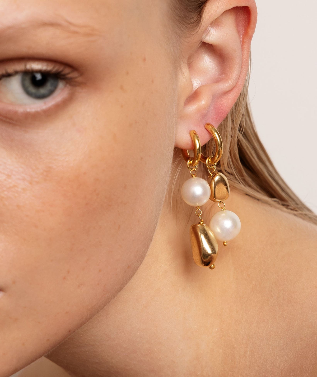 Antonia Karra | Elan Pearl Earrings