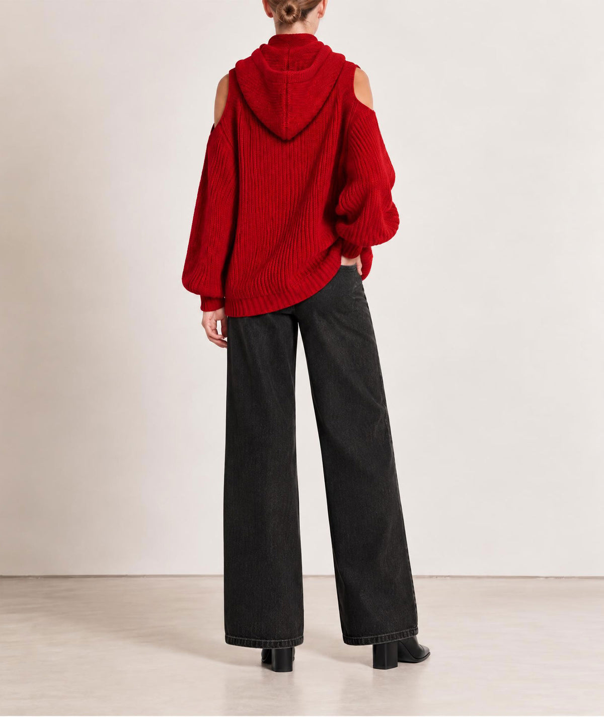 Tailor Made | Red cold-shoulder knitted sweater with hood