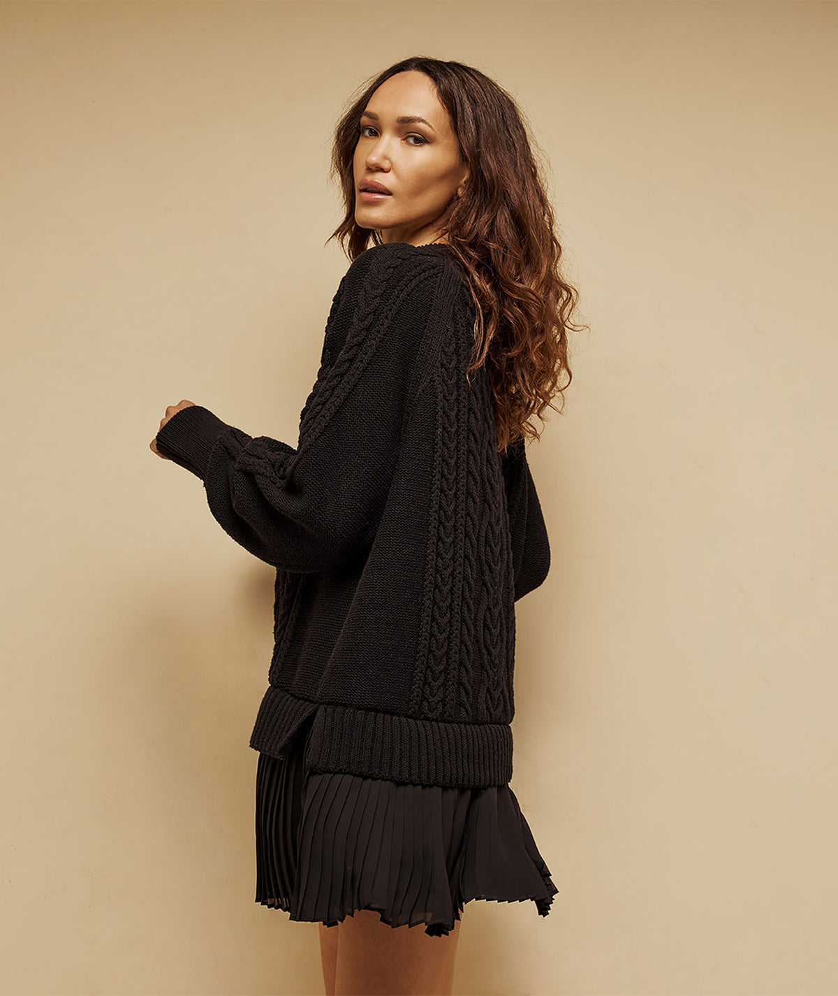 Tailor Made | Black oversized knitted sweater with pleated hem