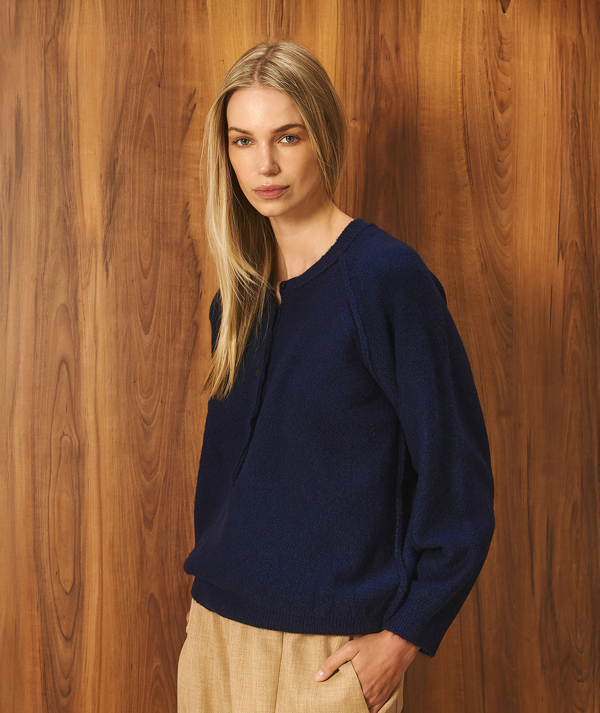 Tailor Made | Navy blue knitted buttoned sweater