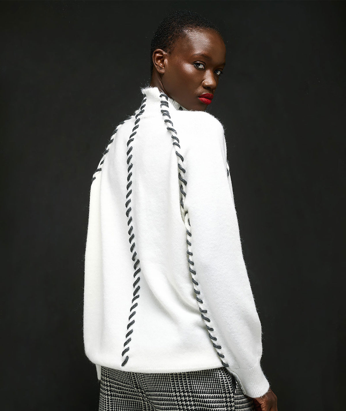 Tailor Made | Off-white knitted turtleneck sweater
