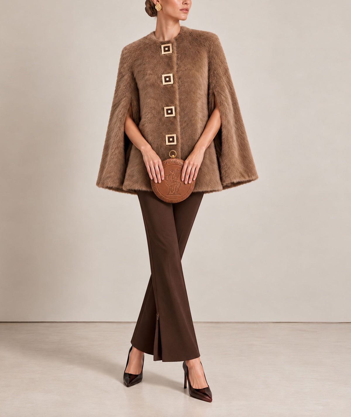 Themis Z | Brown faux-fur Infinity cape
