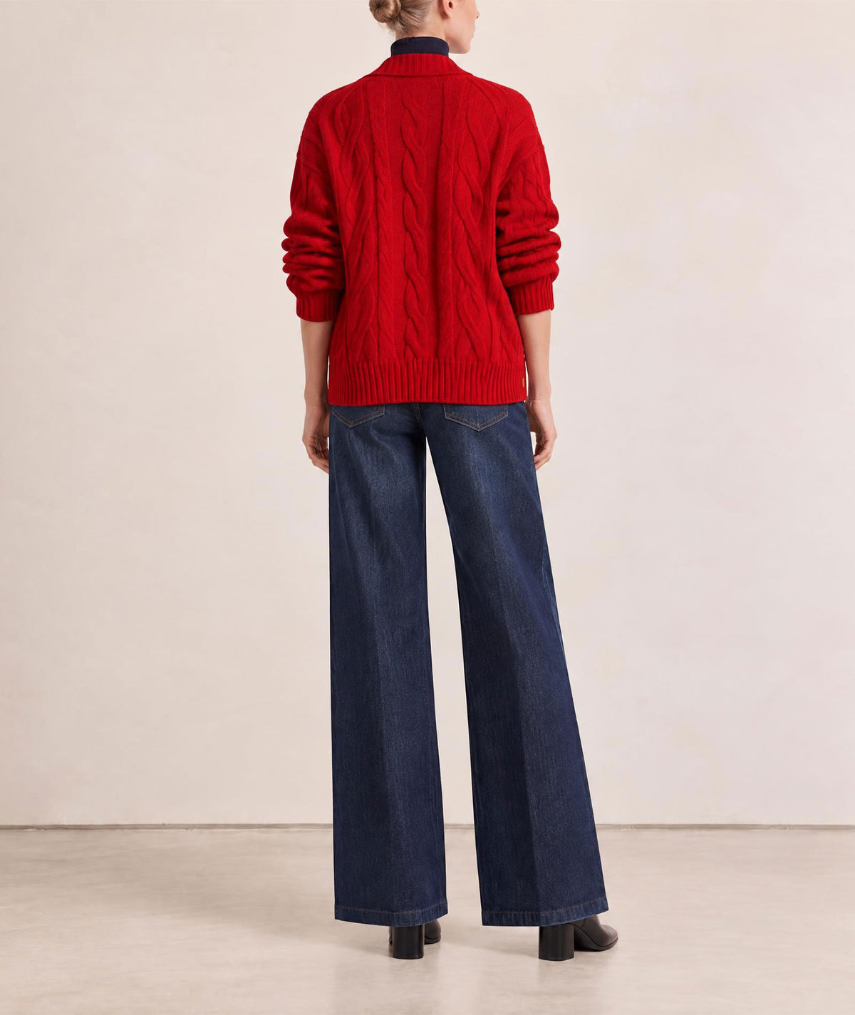 Tailor Made | Red cable-knitted cardigan with embroidery
