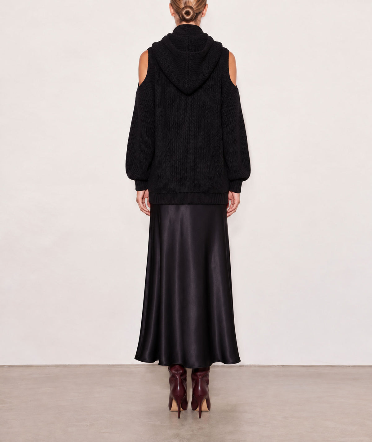 Tailor Made | Black cold-shoulder knitted sweater with hood
