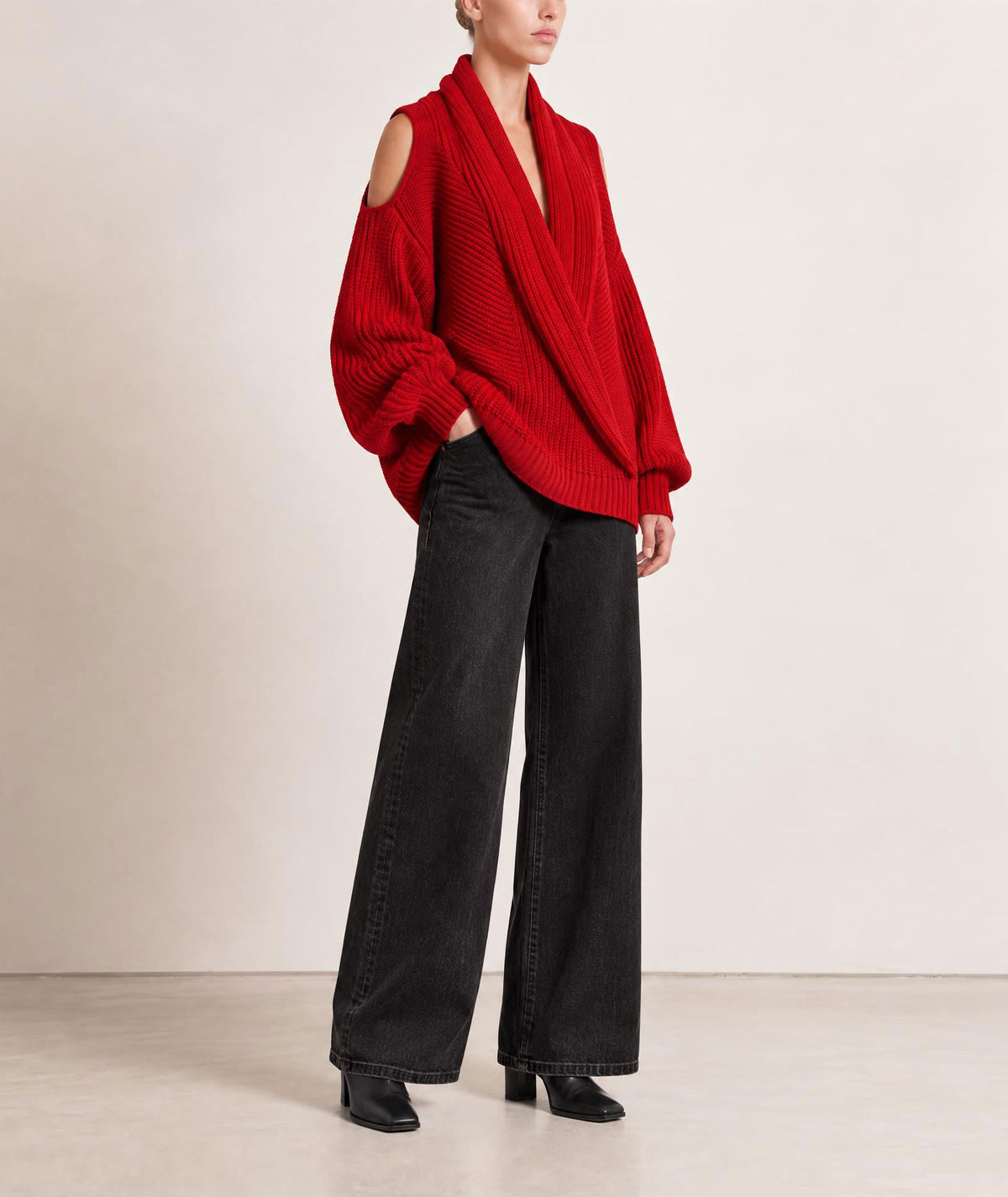 Tailor Made | Red cold-shoulder knitted sweater with hood