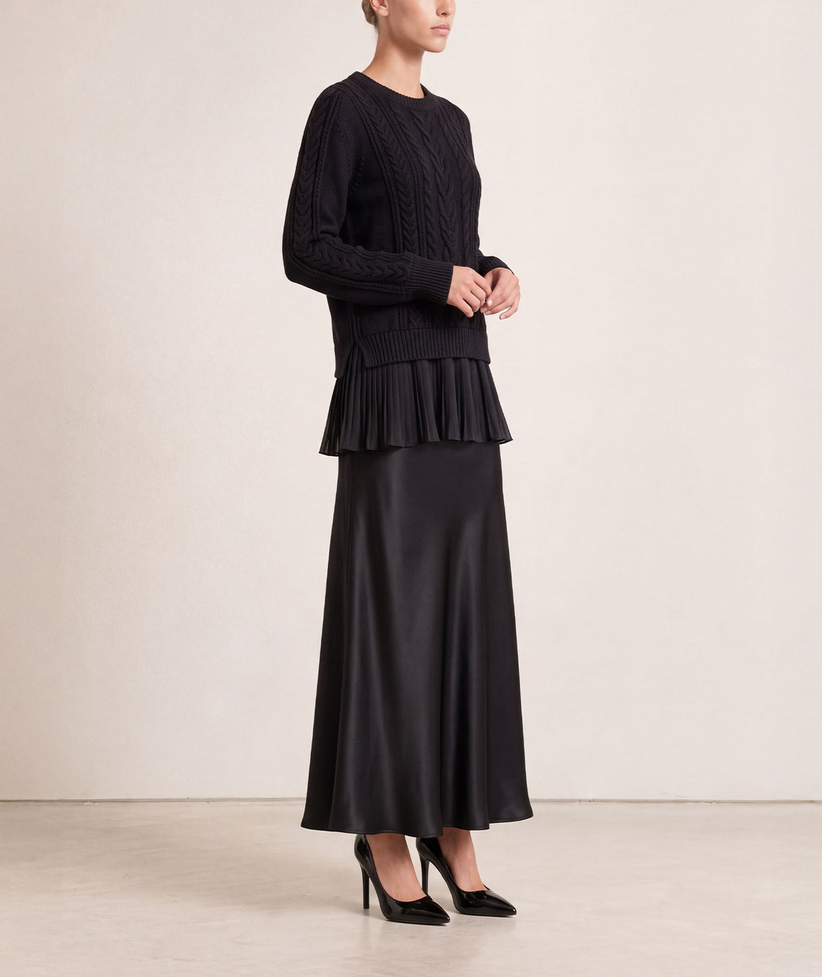 Tailor Made | Black oversized knitted sweater with pleated hem