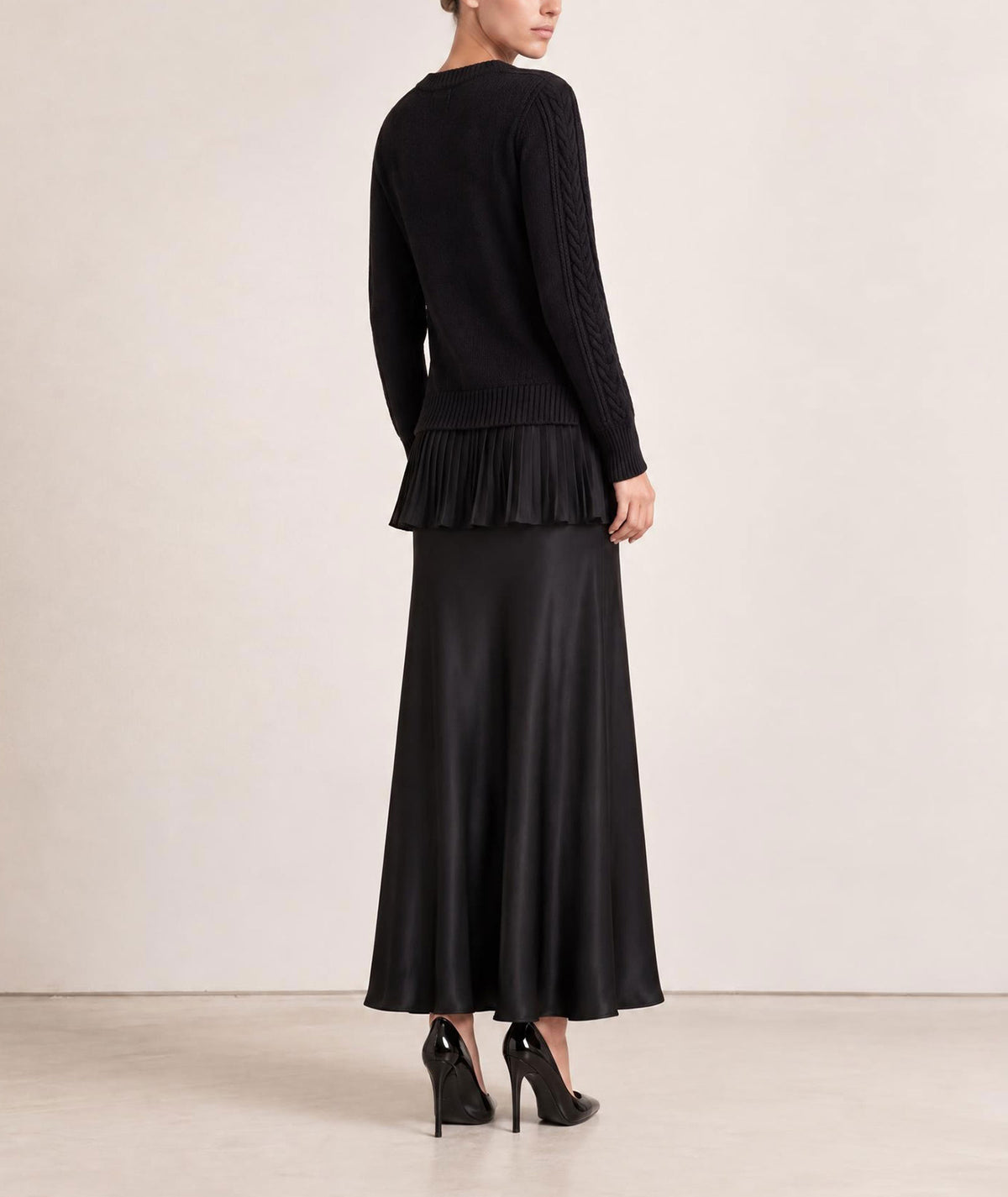 Tailor Made | Black oversized knitted sweater with pleated hem