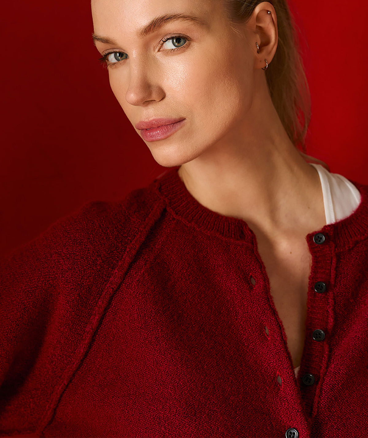 Tailor Made | Bordeaux knitted buttoned sweater