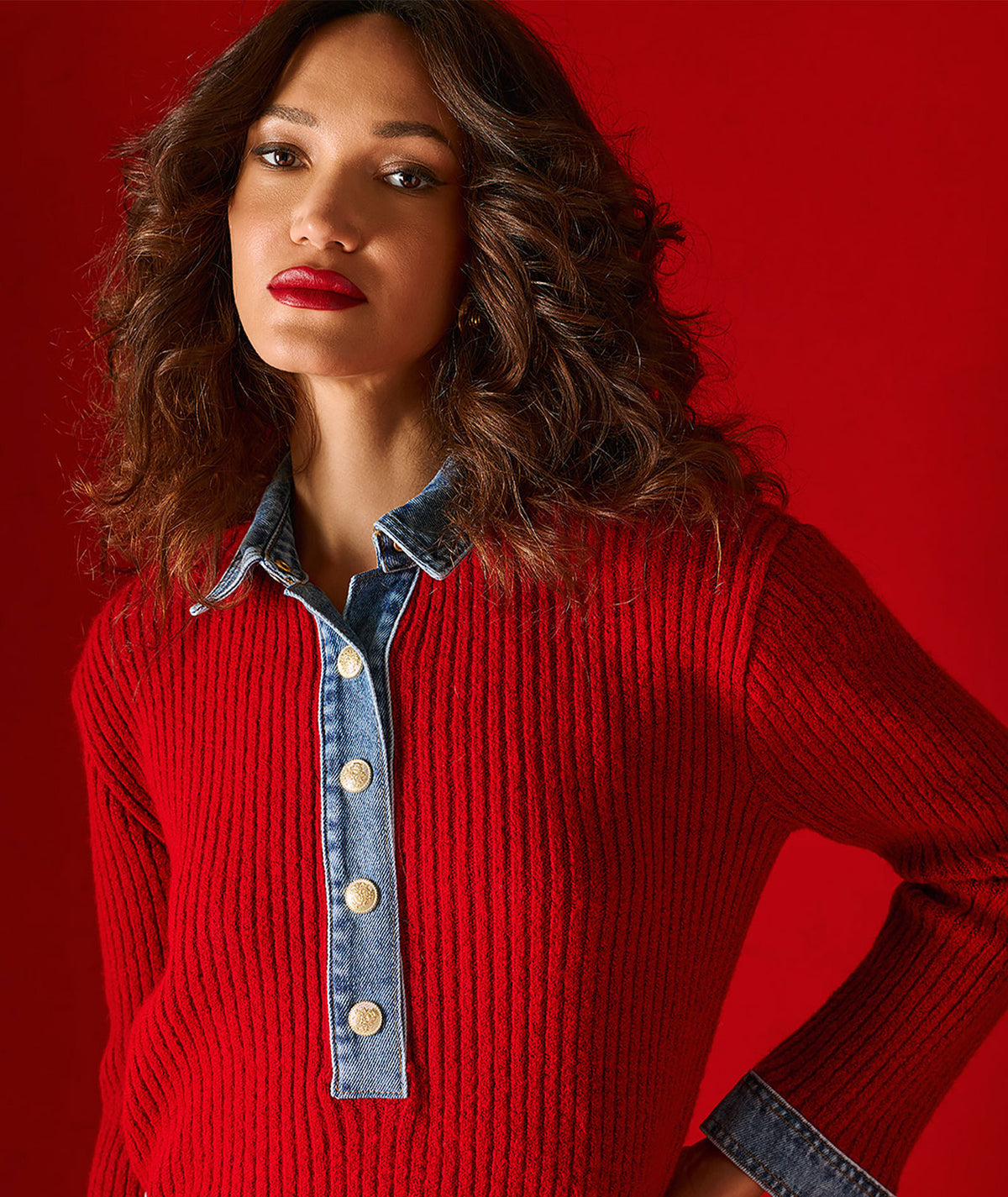 Tailor Made | Red rib-knitted sweater with denim collar