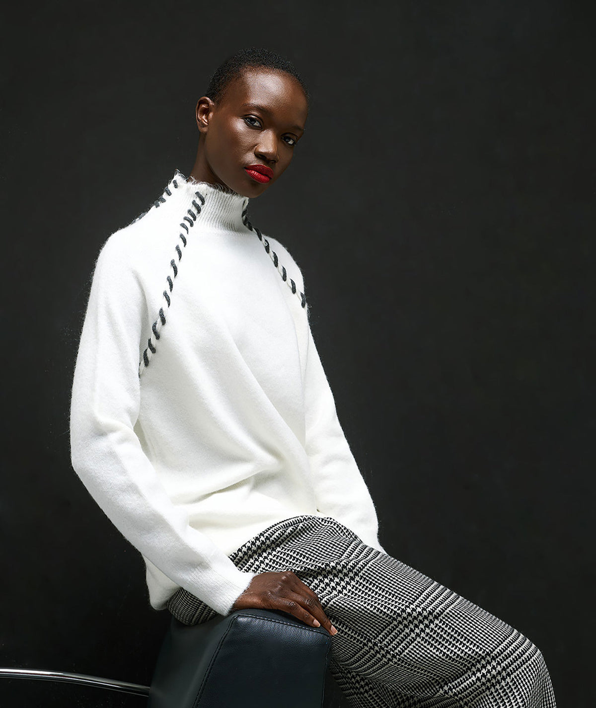 Tailor Made | Off-white knitted turtleneck sweater