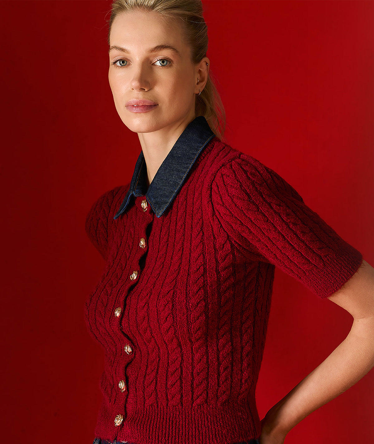 Tailor Made | Bordeaux knitted short-sleeve cardigan with denim collar