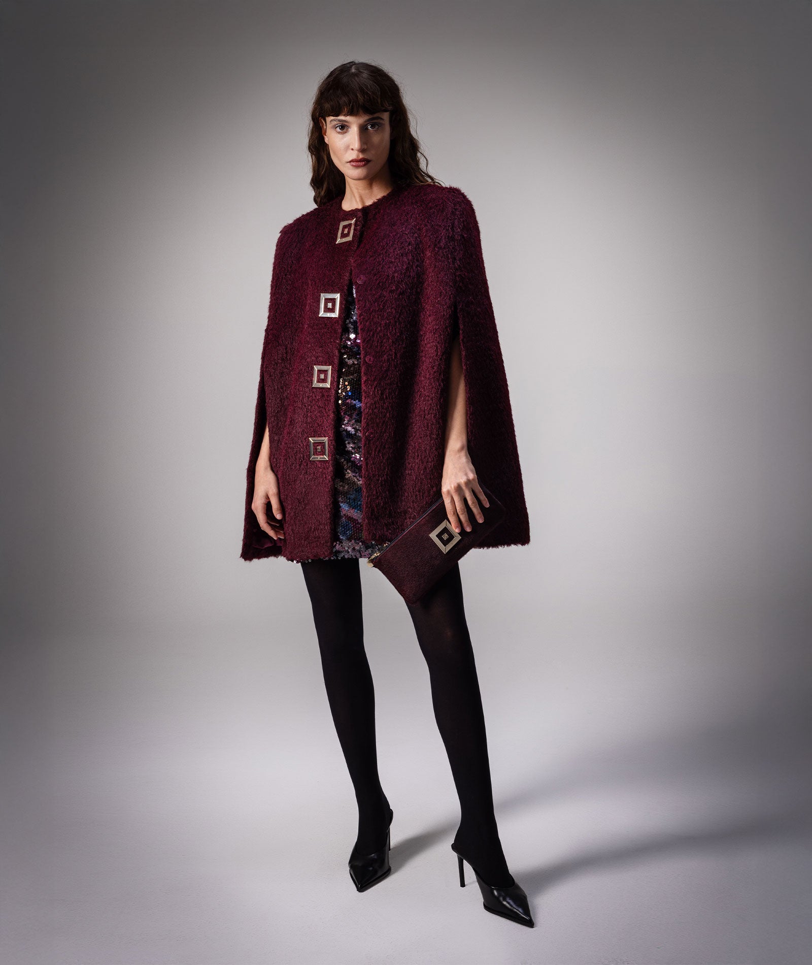 Themis Z | Burgundy faux-fur Infinity cape