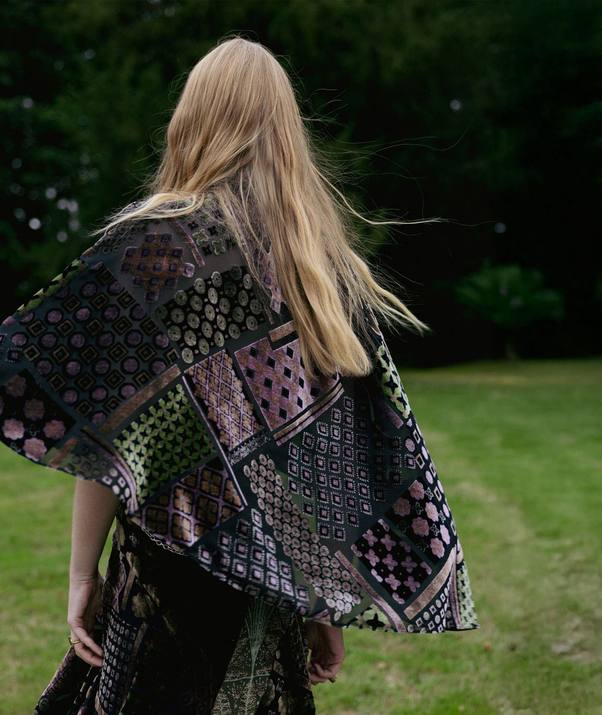 Nidodileda | Multicolor embossed velvet printed Annamae cape