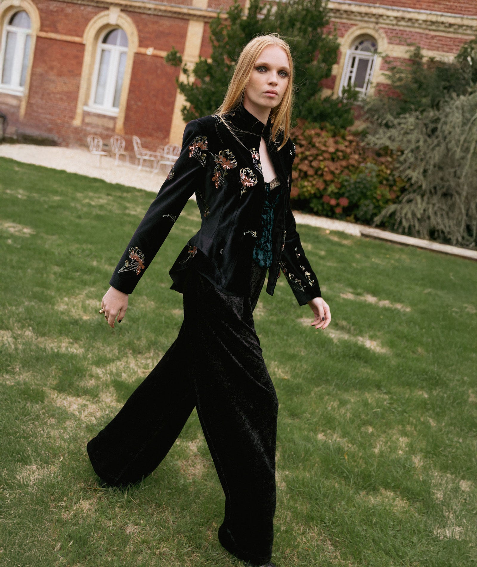 Nidodileda | Black velvet floral-sequined Noev jacket